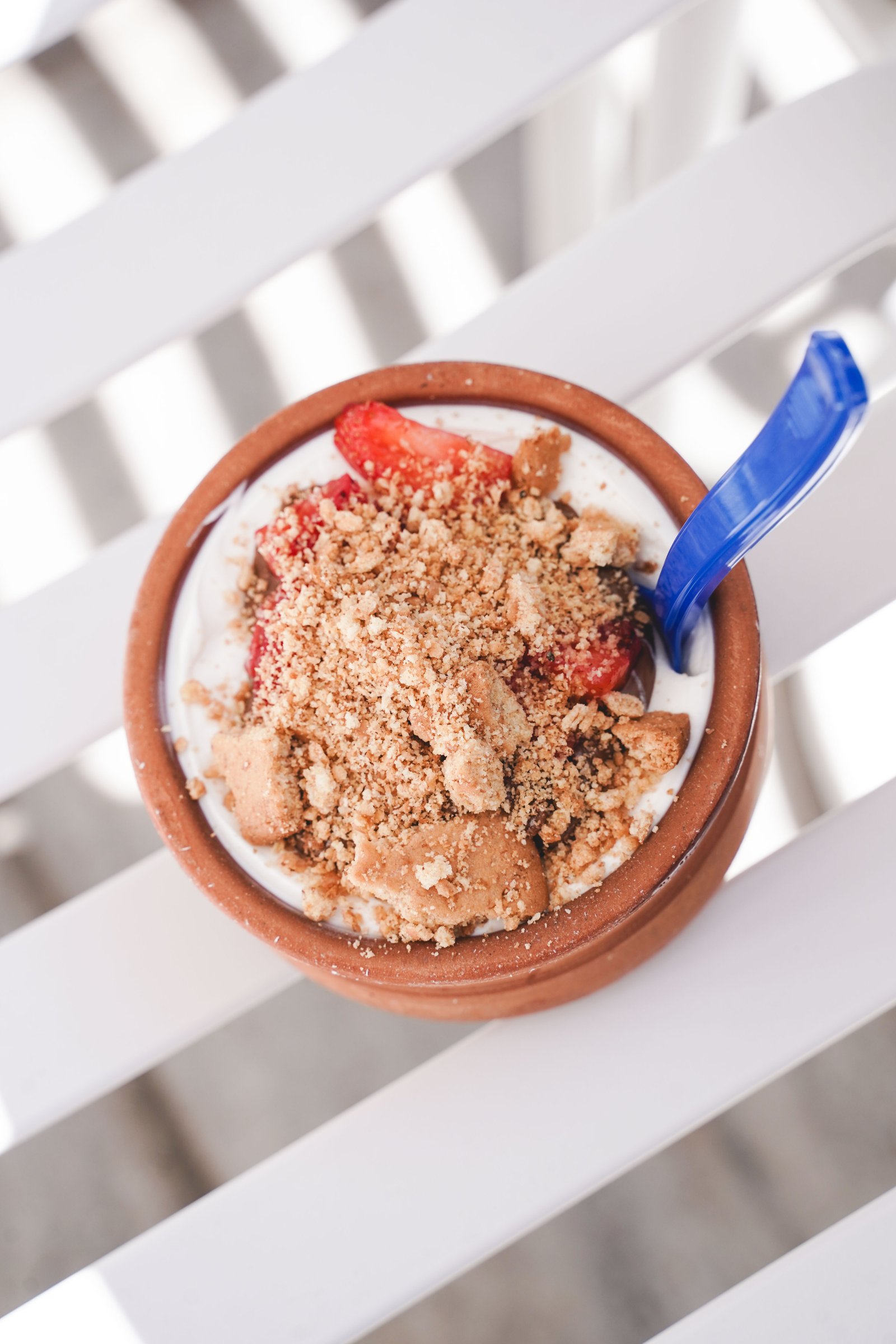 Guilty Pleasure — Μπισκότο digestive, φράουλες, σοκολάτα